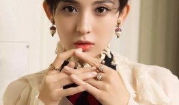 娱乐吃瓜姐娜扎英语,娱乐界的瓜田女王，英语风采独领风骚